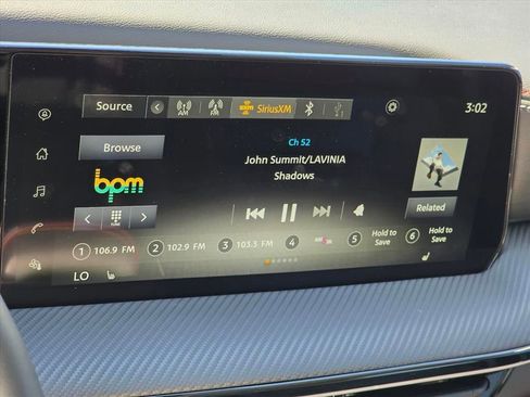Used 2025 Nissan Kicks SR w/ SR Premium Package FWD image 4