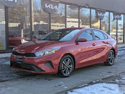 Used 2023 Kia Forte LXS image 2