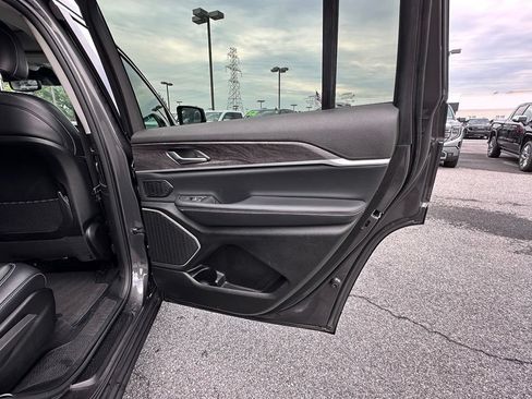 Used 2022 Jeep Grand Cherokee L Limited AWD/4WD image 18