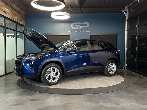 Used 2024 Chevrolet Trax LS w/ LS Convenience Package FWD image 24
