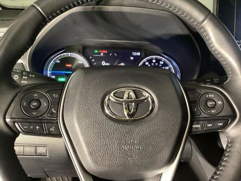 Certified 2024 Toyota Venza LE image 18