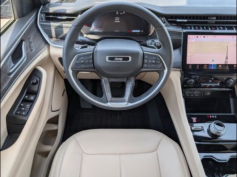 Used 2023 Jeep Grand Cherokee L Limited image 4