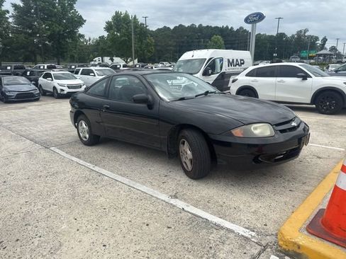 Used 2004 Chevrolet Cavalier Coupe w/ Preferred Equipment Group FWD image 6