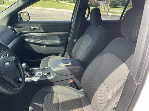Used 2018 Ford Explorer XLT AWD/4WD image 18