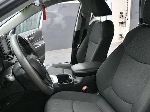 Used 2022 Toyota RAV4 XLE AWD/4WD image 24