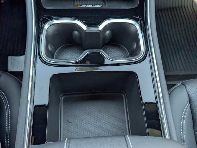 New 2027 Chevrolet Traverse LT w/ Enhanced Driving Package FWD image 24