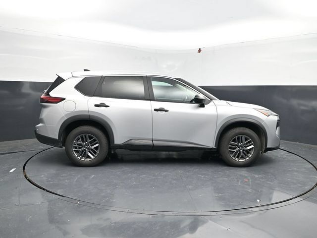 Used 2024 Nissan Rogue S AWD/4WD image 10