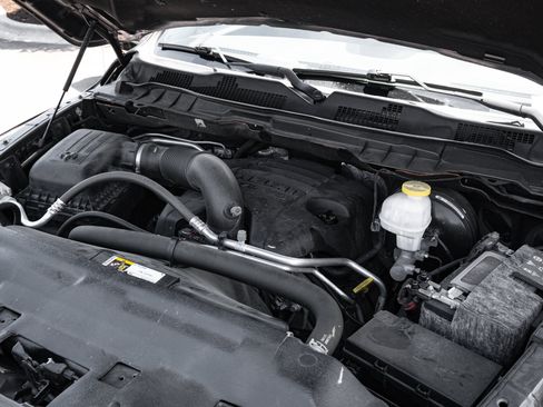 Used 2018 RAM 1500 Express AWD/4WD image 35