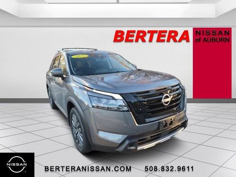 Used 2025 Nissan Pathfinder SL w/ SL Premium Package image 4