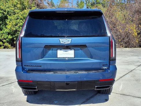 New 2026 Cadillac Escalade Platinum Sport image 4