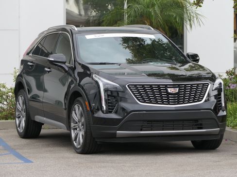 Certified 2023 Cadillac XT4 Premium Luxury w/ Technology Package FWD image 8