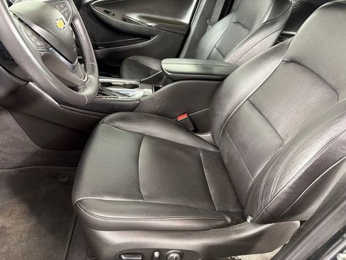 Used 2016 Chevrolet Malibu LT w/ Leather Package FWD image 11
