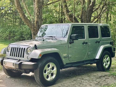 Used 2014 Jeep Wrangler Unlimited Sahara w/ Dual Top Group AWD/4WD image 13