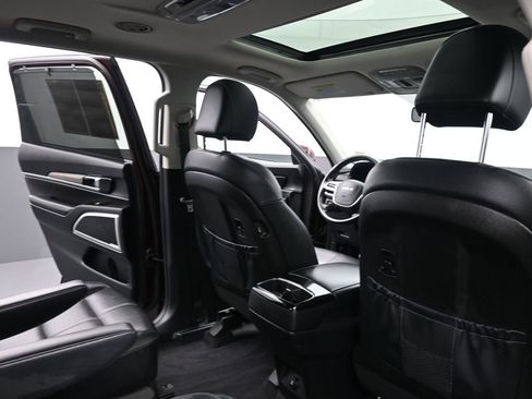 Used 2022 Kia Telluride EX w/ EX Premium Package FWD image 30