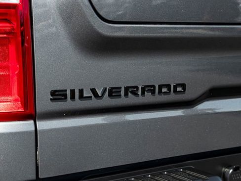 Used 2021 Chevrolet Silverado 1500 Custom w/ LPO, Blackout Package AWD/4WD image 15
