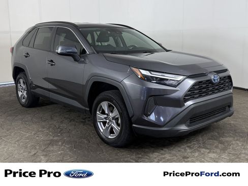 Used 2022 Toyota RAV4 XLE AWD/4WD image 1