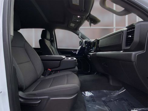 Used 2024 Chevrolet Silverado 2500 LT image 9