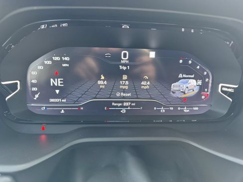 Used 2023 GMC Yukon Denali Ultimate AWD/4WD image 7