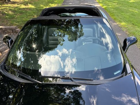 Used 2010 Chevrolet Corvette Grand Sport w/ Roof Package RWD image 18