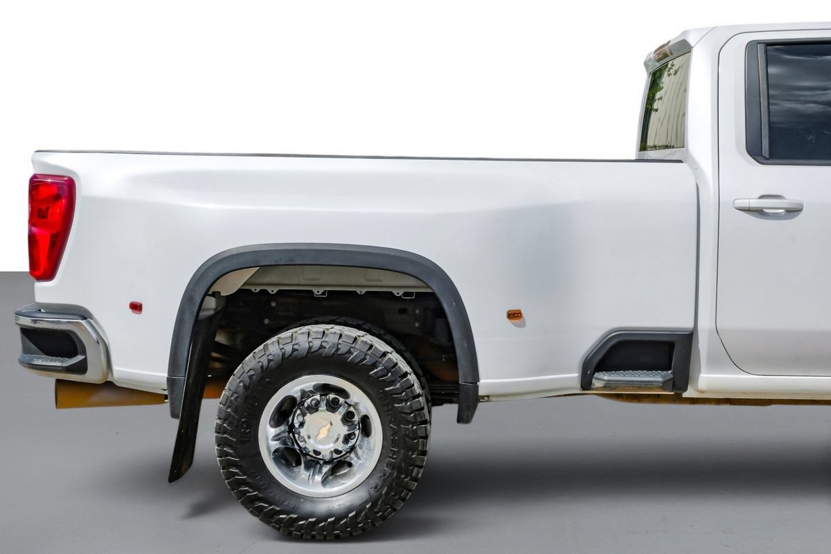 Used 2024 Chevrolet Silverado 3500 LT w/ Convenience Package AWD/4WD image 6