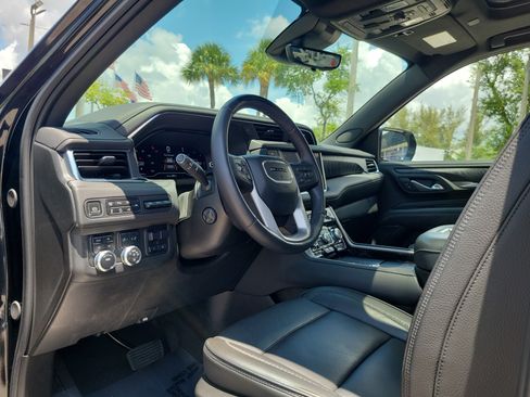 Used 2024 GMC Yukon XL Denali w/ Advanced Technology Package AWD/4WD image 9