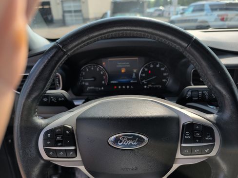 Used 2022 Ford Explorer XLT w/ Equipment Group 202A AWD/4WD image 25
