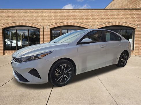 Used 2023 Kia Forte LXS image 8