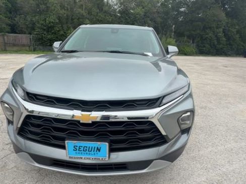 Used 2025 Chevrolet Blazer LT FWD image 3