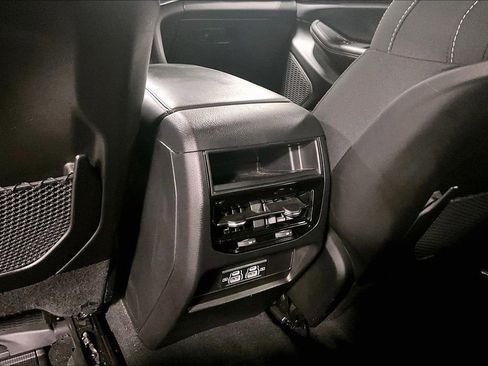 Used 2024 Jeep Grand Cherokee Laredo w/ Trailer Tow Package image 31