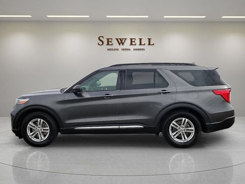 Used 2020 Ford Explorer XLT w/ Equipment Group 202A RWD image 2
