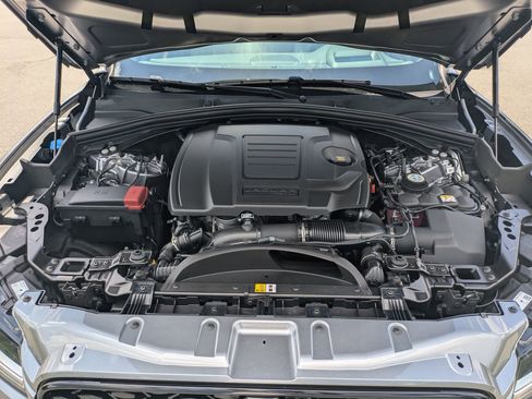 New 2026 Jaguar F-PACE R-Dynamic S image 32