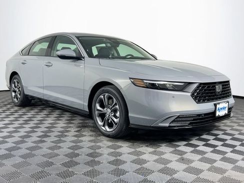 Used 2025 Honda Accord EX-L image 9