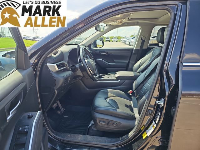 Used 2021 Toyota Highlander XLE AWD/4WD image 18