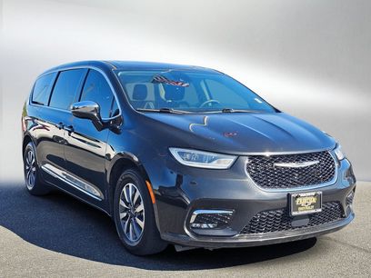 Used 2023 Chrysler Pacifica Limited