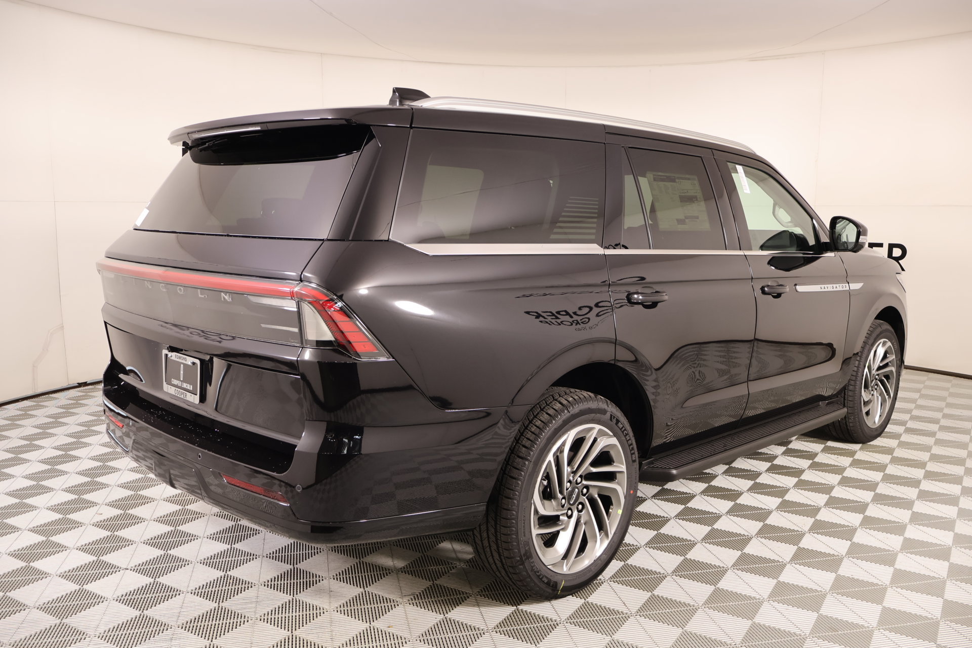 New 2026 Lincoln Navigator Premiere AWD/4WD image 21