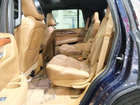 Used 2017 Cadillac Escalade Platinum image 22