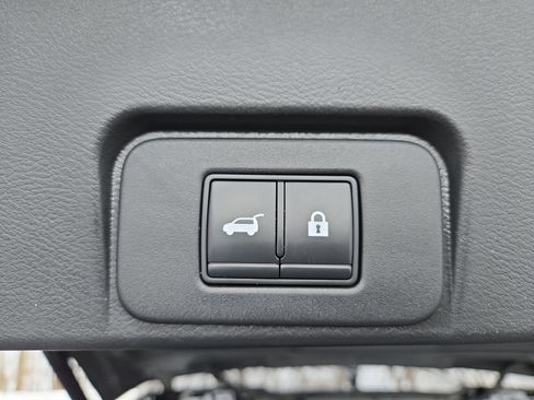 Used 2022 Nissan Rogue SV w/ SV Premium Package image 10