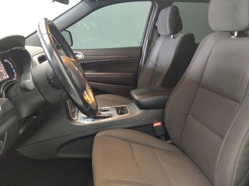 Used 2020 Jeep Grand Cherokee Laredo image 17