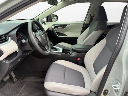 Used 2021 Toyota RAV4 XLE w/ Convenience Package AWD/4WD image 11