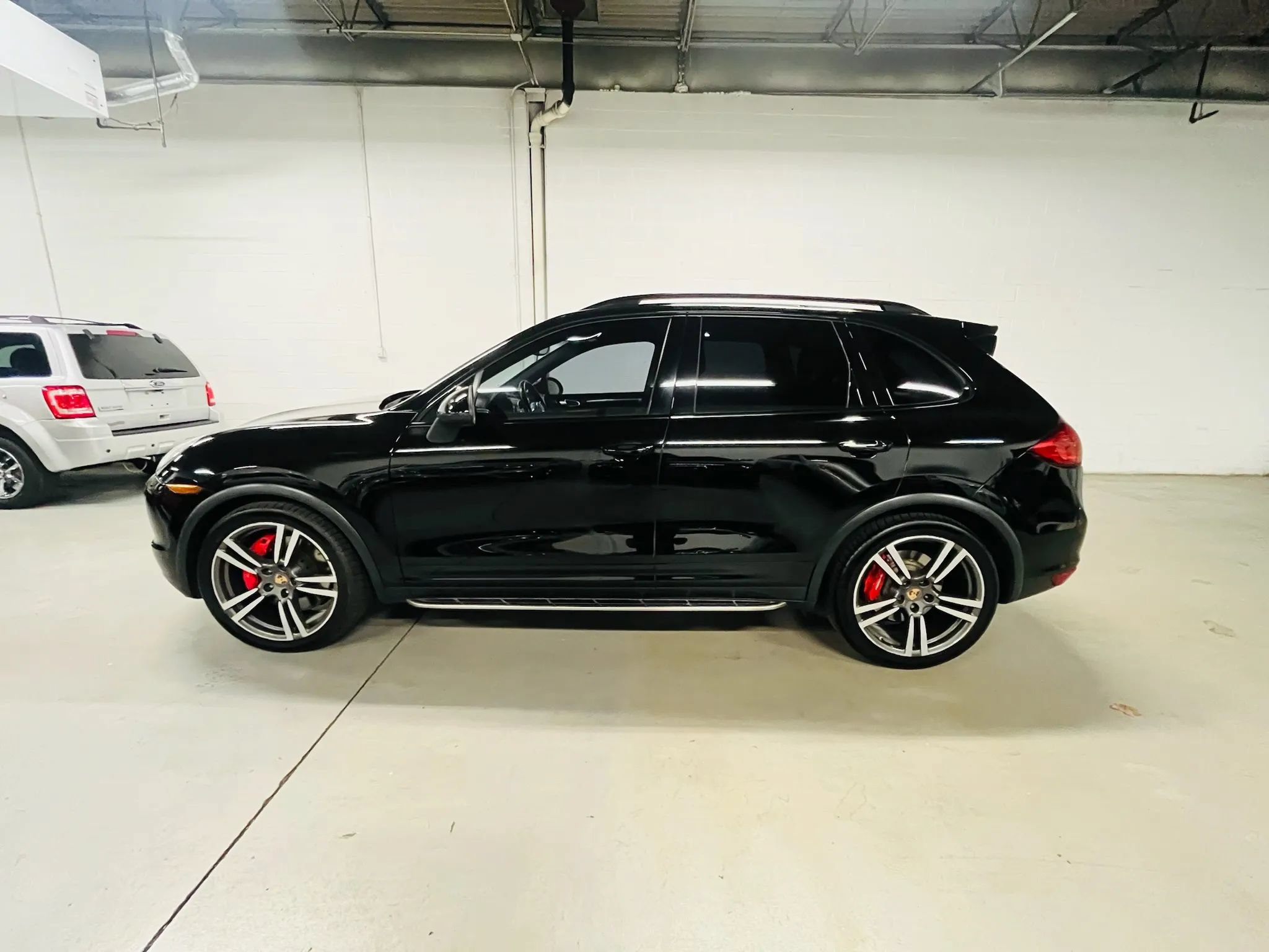 Used 2011 Porsche Cayenne Turbo AWD/4WD image 5