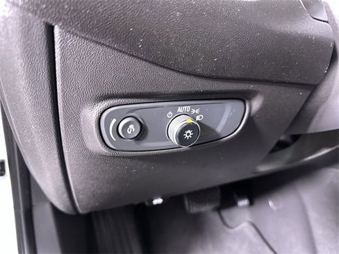 Used 2023 Chevrolet Equinox LT image 18