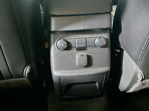 Used 2017 Ford Explorer XLT w/ Equipment Group 202A FWD image 27