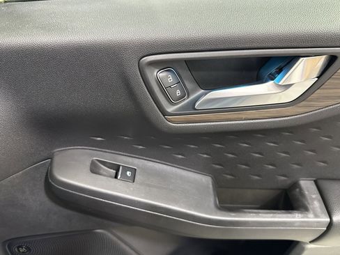 Used 2020 Ford Escape Titanium image 38