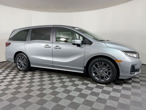 New 2026 Honda Odyssey Touring image 7