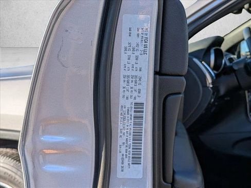 Used 2018 Jeep Grand Cherokee Limited image 25