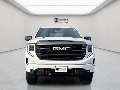 Used 2023 GMC Sierra 1500 AT4 image 2