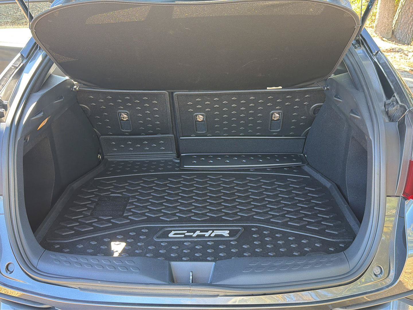 Used 2020 Toyota C-HR XLE FWD image 19