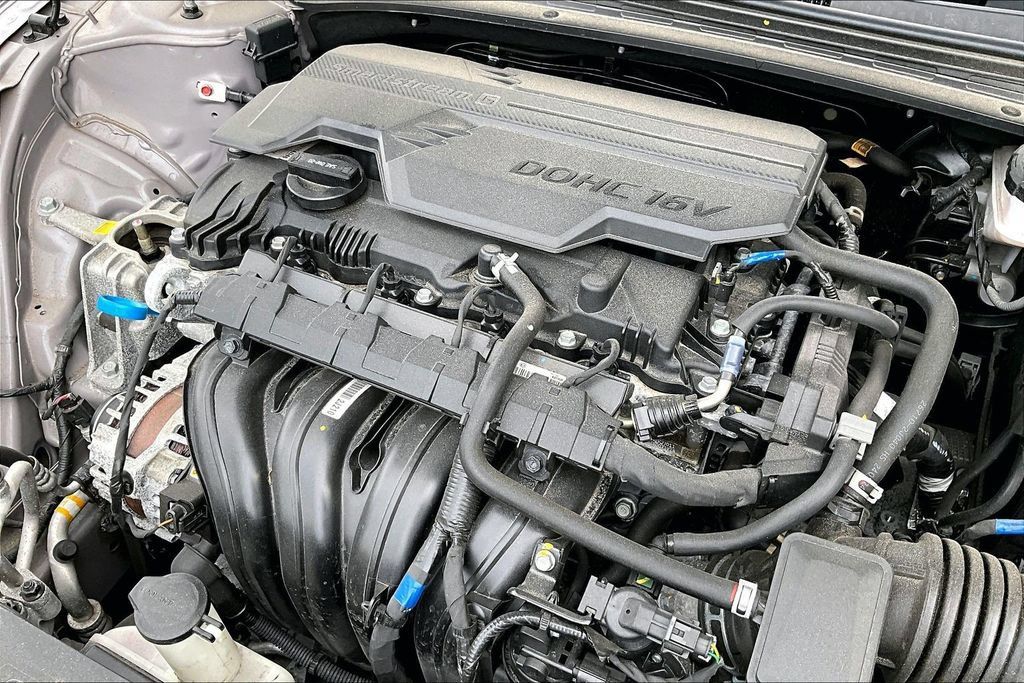 Used 2025 Hyundai Elantra Limited FWD image 30