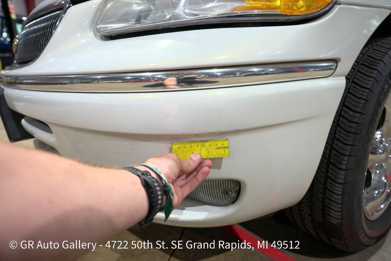Used 1997 Chrysler Town & Country LXi FWD image 30