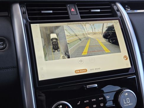 Used 2023 Land Rover Discovery S AWD/4WD image 30